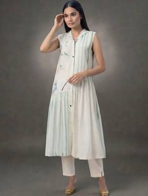 workwear women striped kurta with trousers 5