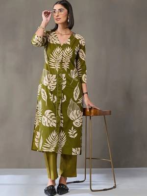 tailored women printed kurta with trousers 1