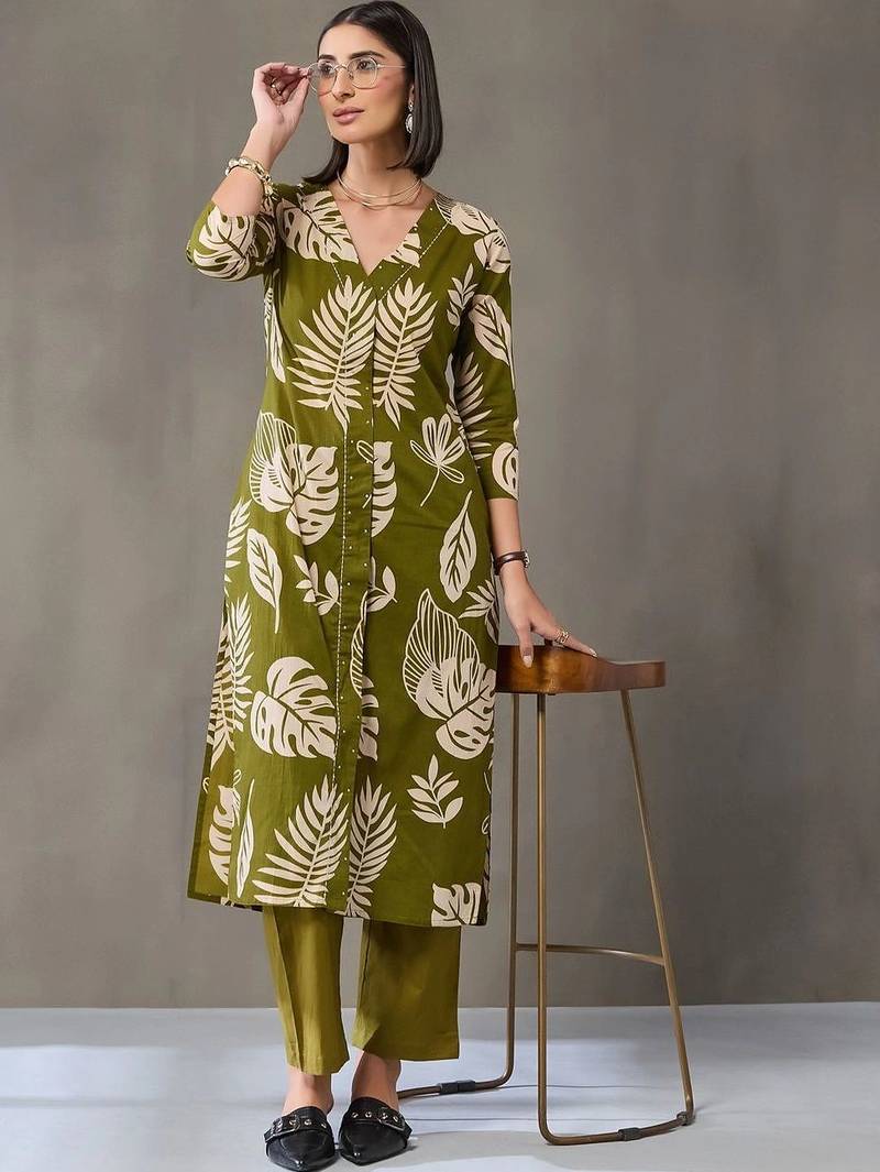 tailored women printed kurta with trousers