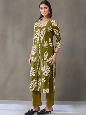 tailored women printed kurta with trousers 2
