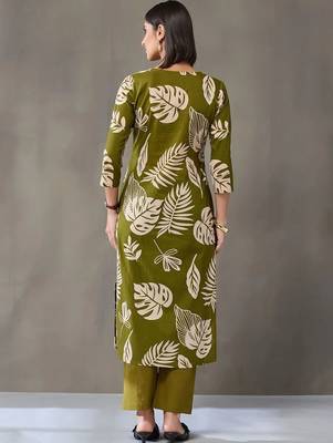 tailored women printed kurta with trousers 3