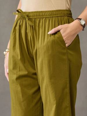 tailored women printed kurta with trousers 4