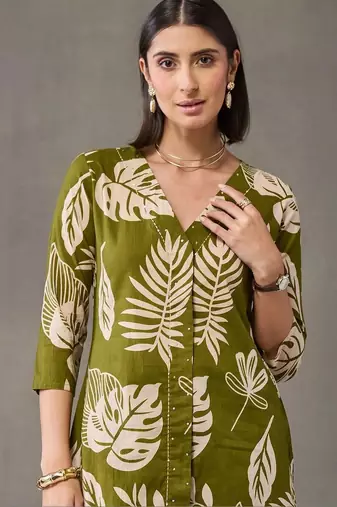 tailored women printed kurta with trousers