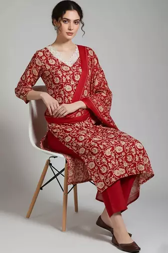 everyday workwear women printed kurta with trousers with dupatta