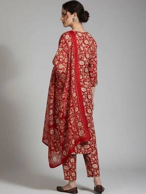 everyday workwear women printed kurta with trousers with dupatta 4