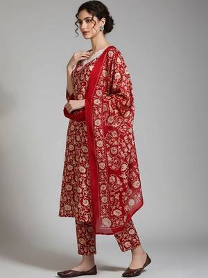 everyday workwear women printed kurta with trousers with dupatta 5