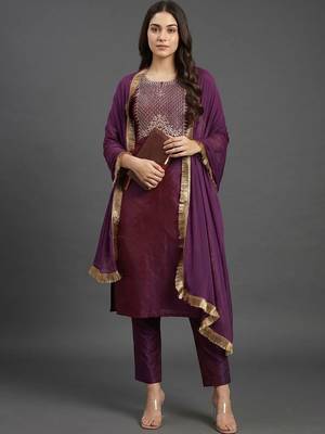 everyday workwear women embroidered kurta with trousers with dupatta 1