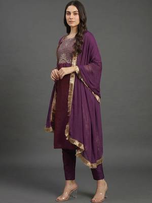 everyday workwear women embroidered kurta with trousers with dupatta 2