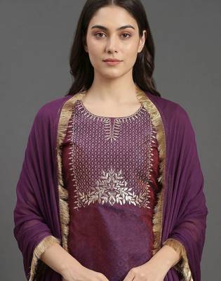 everyday workwear women embroidered kurta with trousers with dupatta 7