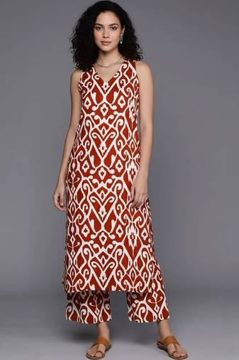tailored women printed kurta with trousers