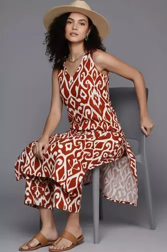 tailored women printed kurta with trousers