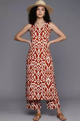 tailored women printed kurta with trousers
