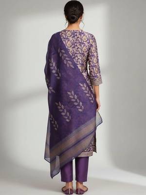 structured women printed kurta with trousers with dupatta 2