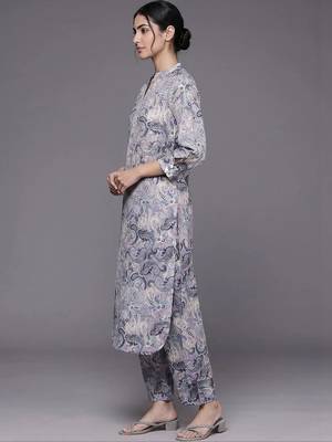 tailored women printed kurta with trousers 4