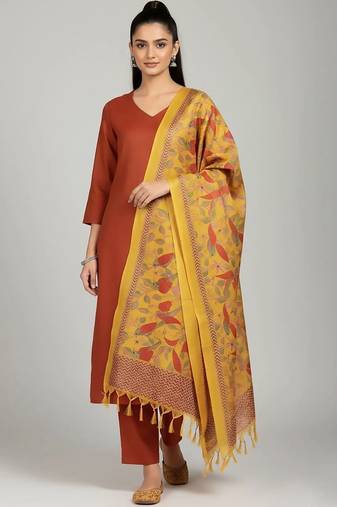 smart women kurta with trousers with dupatta
