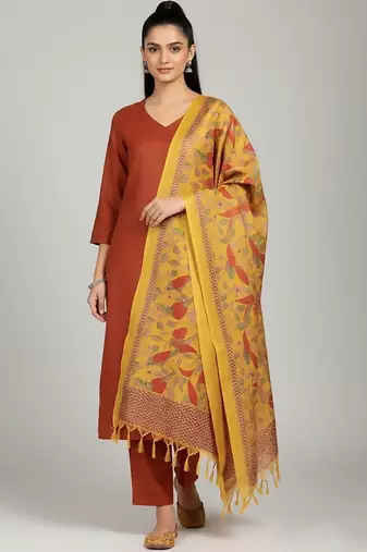 smart women kurta with trousers with dupatta