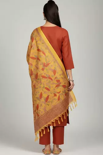 smart women kurta with trousers with dupatta