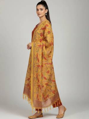 smart women kurta with trousers with dupatta 3
