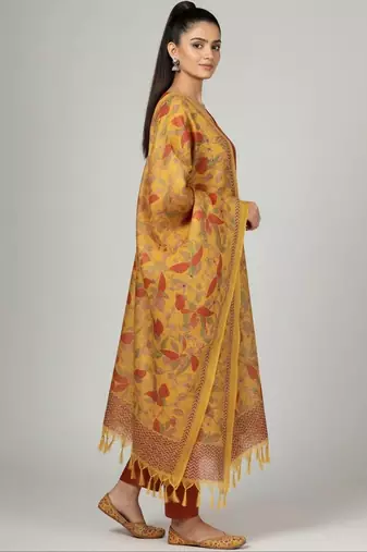 smart women kurta with trousers with dupatta
