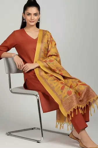 smart women kurta with trousers with dupatta