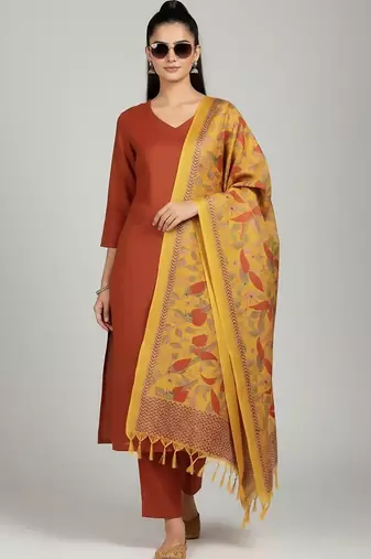smart women kurta with trousers with dupatta
