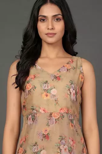 smart women printed kurta with trousers