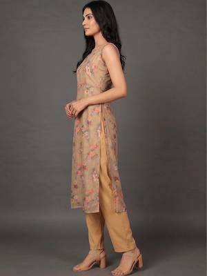 smart women printed kurta with trousers 5