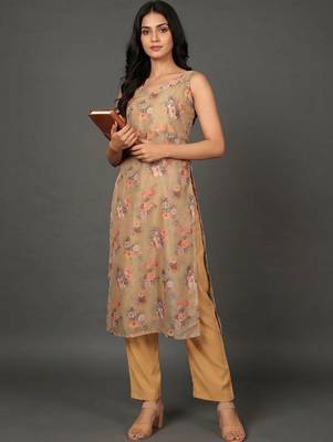 smart women printed kurta with trousers 7