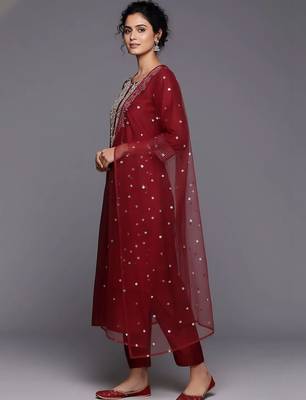 everyday workwear women embroidered kurta with trousers with dupatta 3