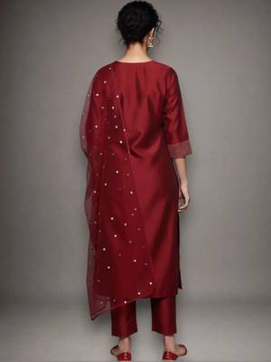 everyday workwear women embroidered kurta with trousers with dupatta 4