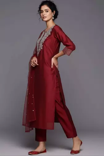 everyday workwear women embroidered kurta with trousers with dupatta