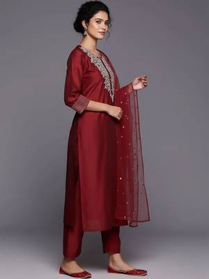 everyday workwear women embroidered kurta with trousers with dupatta 6