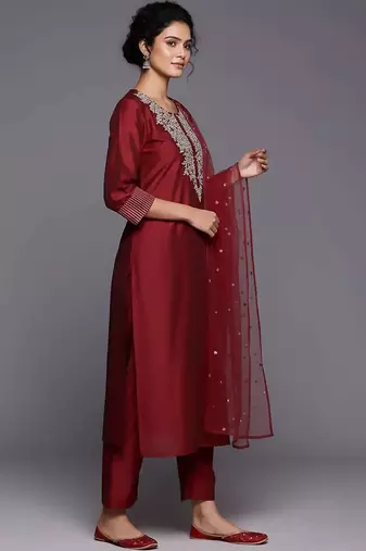 everyday workwear women embroidered kurta with trousers with dupatta