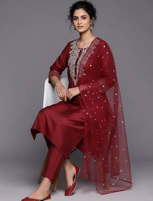 everyday workwear women embroidered kurta with trousers with dupatta 7