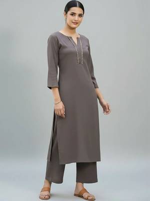 tailored women kurta with trousers 3