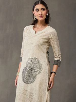 structured women printed kurta with trousers with dupatta 5