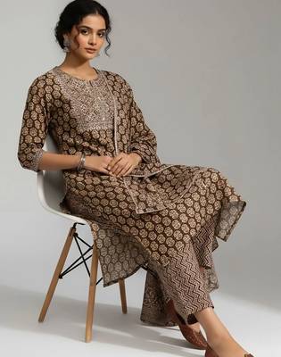 tailored women printed kurta with trousers with dupatta 4