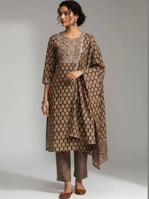 tailored women printed kurta with trousers with dupatta 5