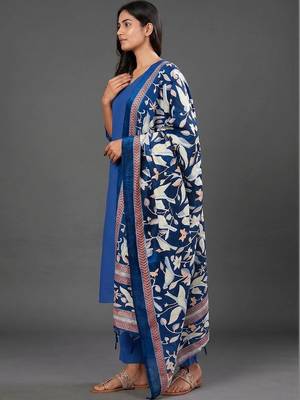 structured women kurta with trousers with dupatta 2