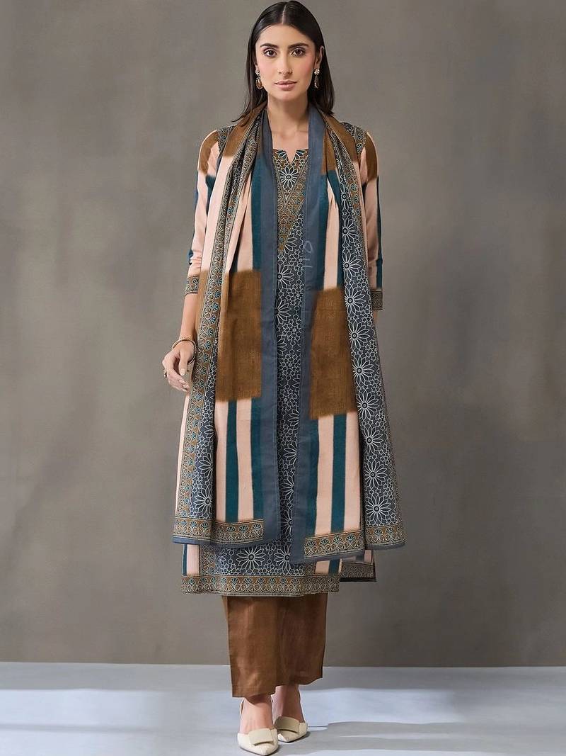 smart women printed kurta with trousers with dupatta
