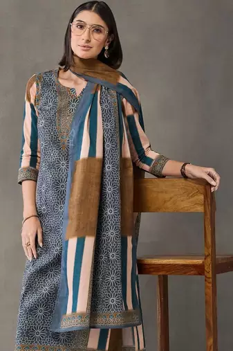 smart women printed kurta with trousers with dupatta