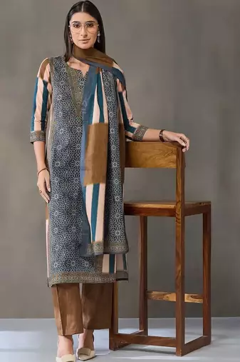 smart women printed kurta with trousers with dupatta