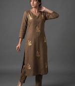 structured women embroidered kurta with trousers