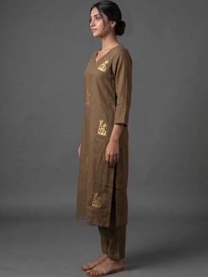 structured women embroidered kurta with trousers 4