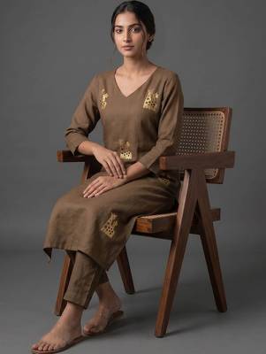 structured women embroidered kurta with trousers 7