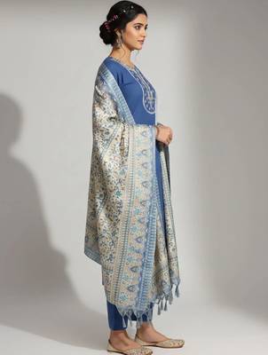 smart women embroidered kurta with trousers with dupatta 4