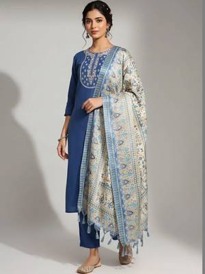 smart women embroidered kurta with trousers with dupatta 6