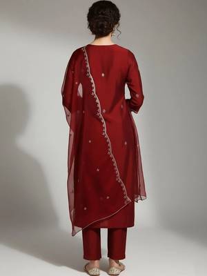 structured women embroidered kurta with trousers with dupatta 2