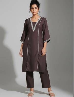 smart women embroidered kurta with trousers 1