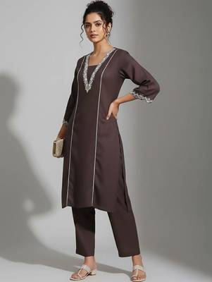 smart women embroidered kurta with trousers 5